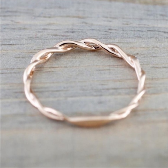 TWISTED 18K ROSE GOLD DIAMOND RING, CUTE RING, SHINY RING. - Picture 4 of 5